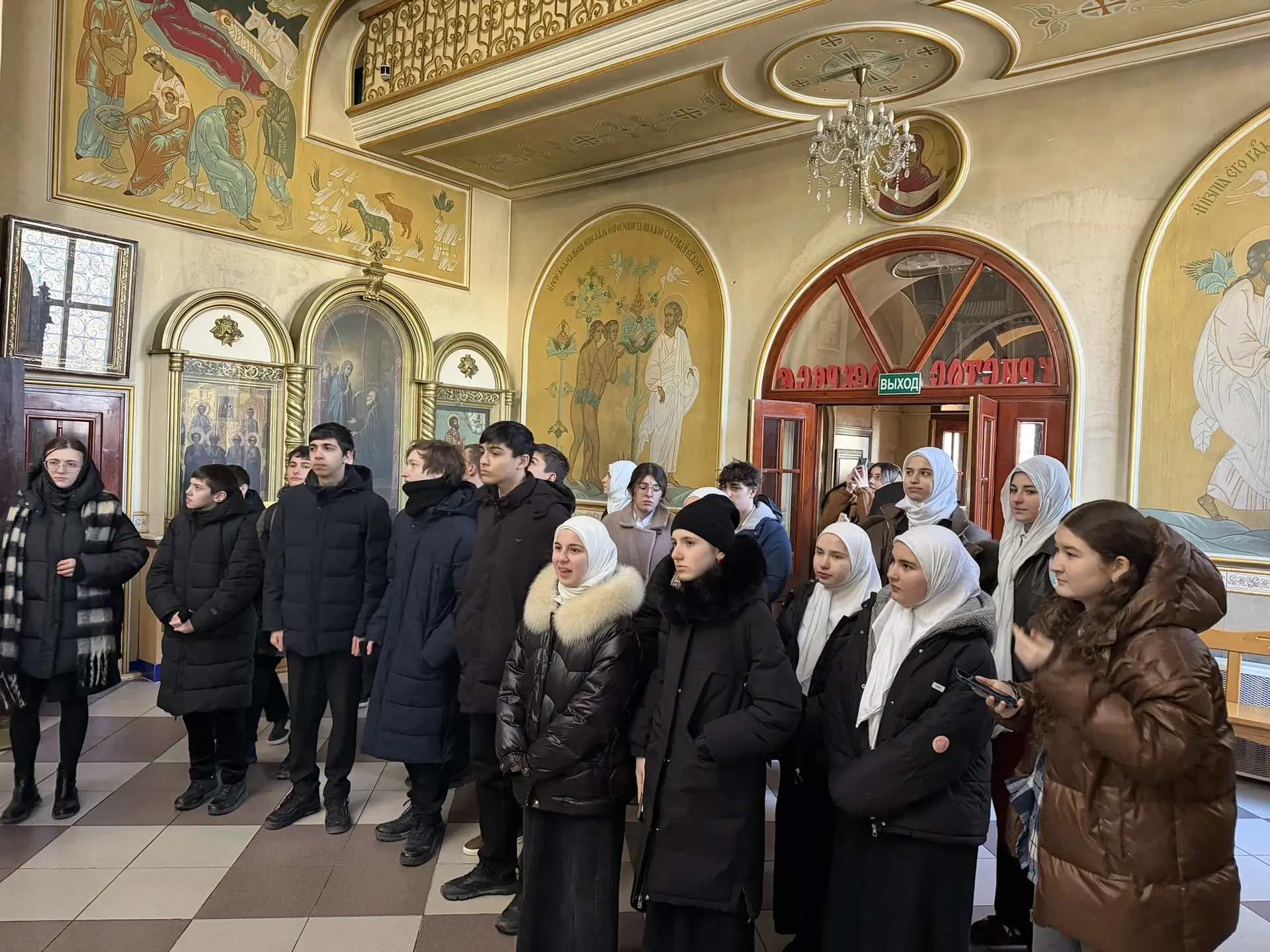 Диалог культур с юных лет: школьники Махачкалы посетили центральную Джума-мечеть и Свято-Успенский кафедральный собор дагестанской столицы